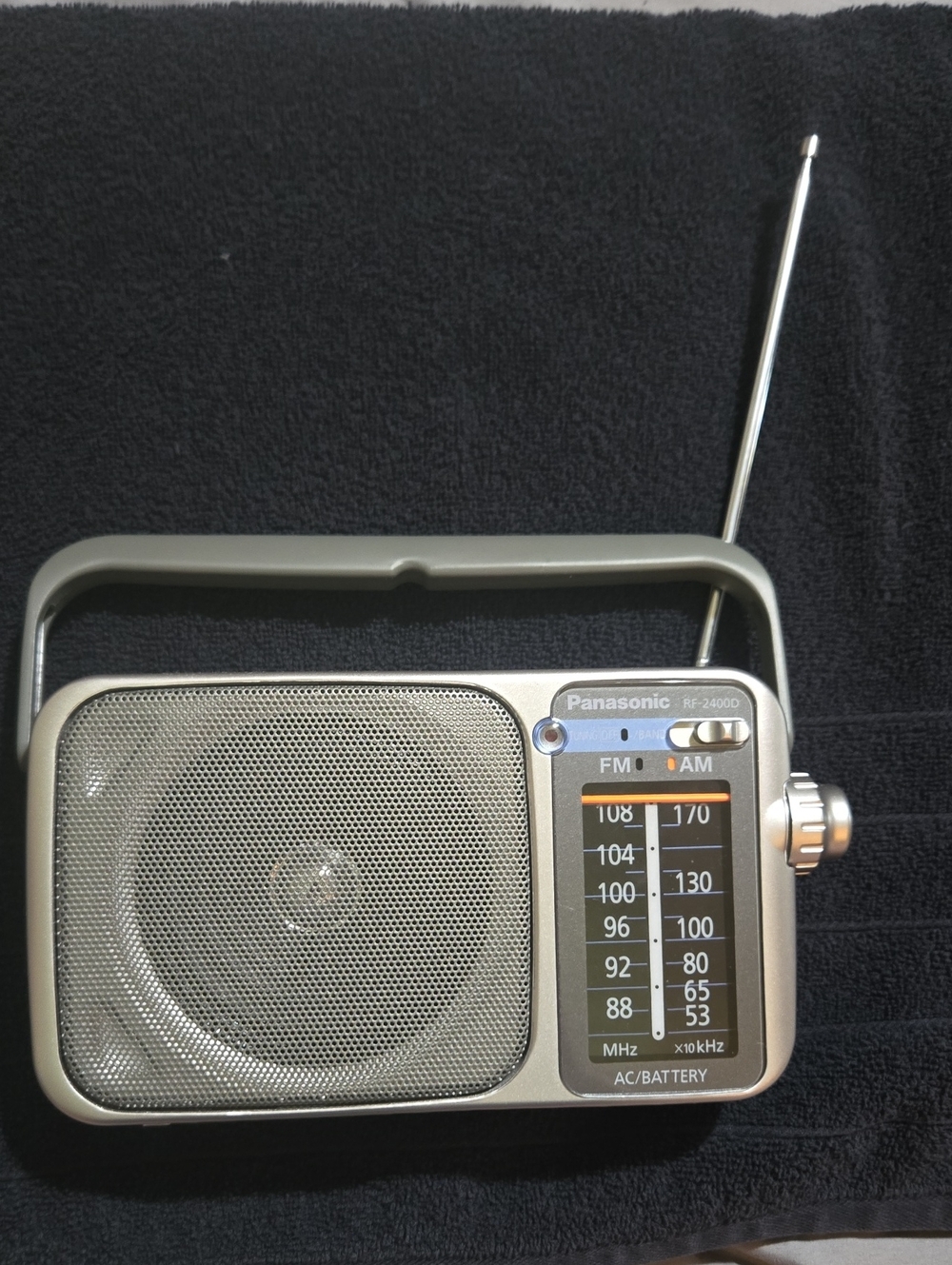 Panasonic Portable AM/FM Radio in Silver Gray with Telescoping Antenna